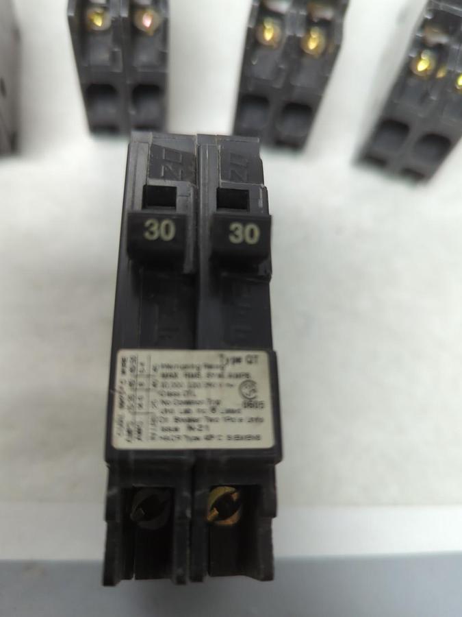 Used SIEMENS,Q3030,CIRCUIT BREAKER 30 AMP 1-POLE LOT OF 5 PRE-OWNED