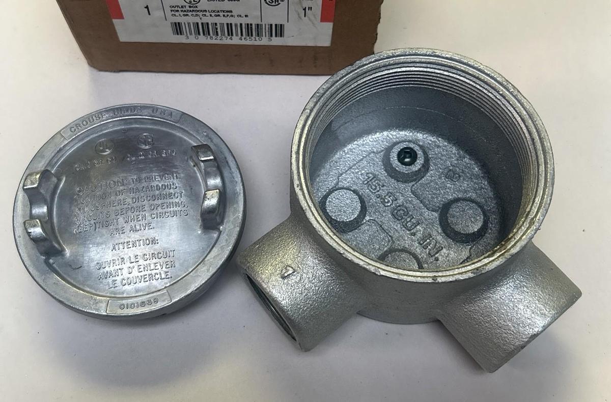 CROUSE HINDS,GUAL36,CONDUIT OUTLET BOX W/ COVER NOS