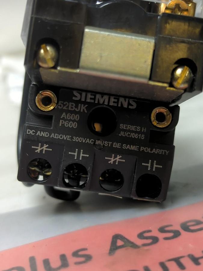 SIEMENS,52PX6D2AY,PILOT LIGHT SERIES C RED 24V NOS