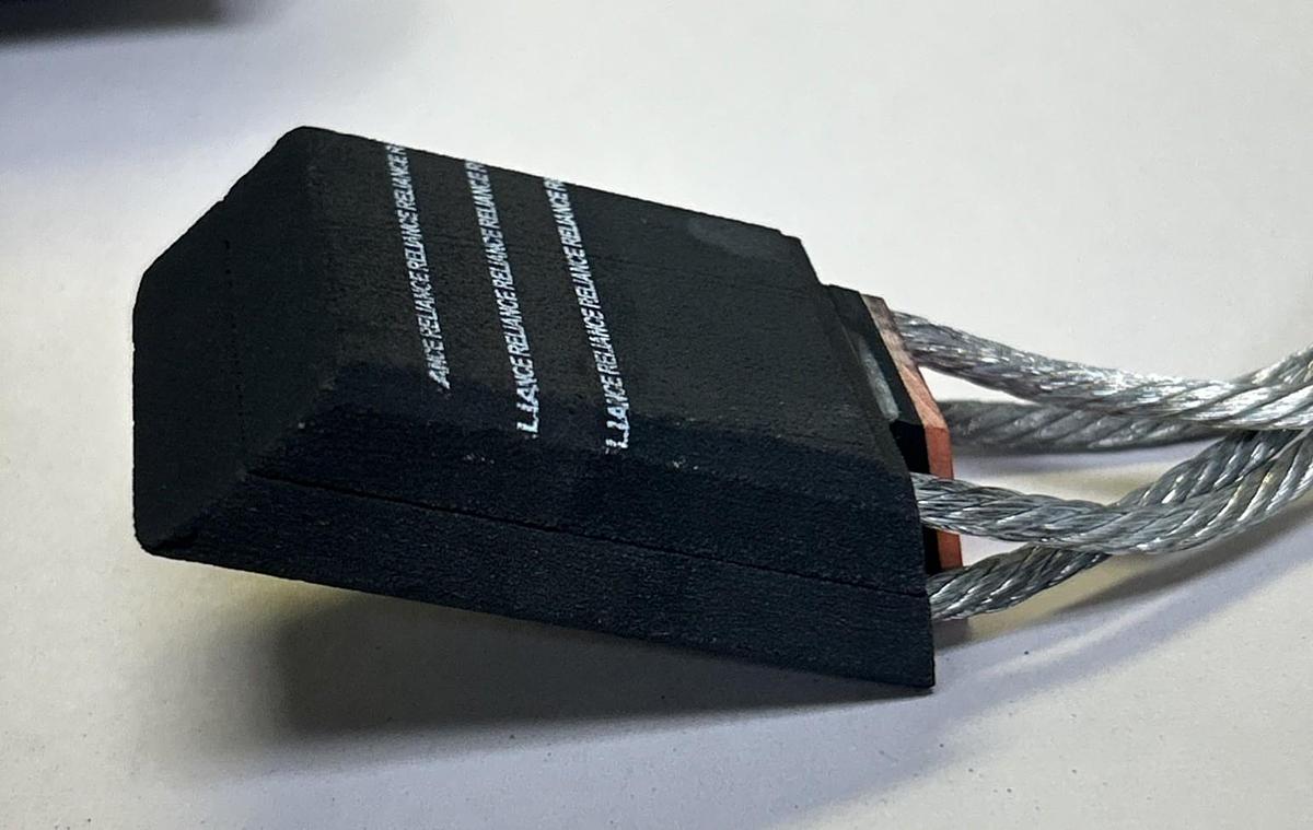 RELIANCE ELECTRIC,3141-WX,CARBON MOTOR BRUSHES BOX OF 6 PIECES NOS