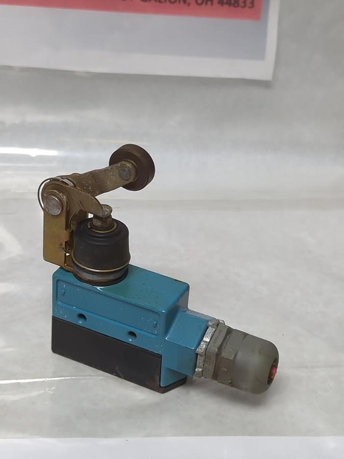 Used HONEYWELL,BZE6-2RN2,MICROSWITCH LIMIT SWITCH PRE-OWNED