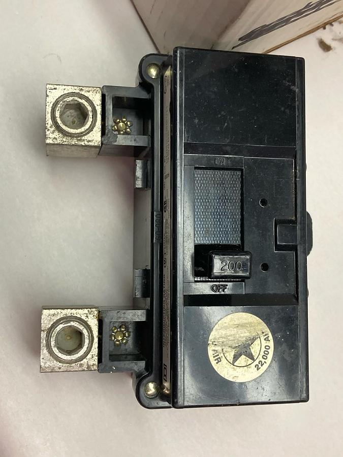 Used Square D,QOM2200VH,2-Pole Main Breaker 200A 120/240V Type QOM2