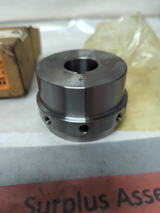 REXNORD,7300275,4SHSB STD STRAIGHT BORE HUB STOCK BORE 7/8" NOS