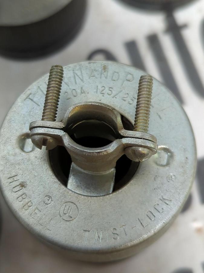 HUBBEL,NA,TWIST LOCK 20 AMP/250V TURN AND PULL FEMALE PLUG LOT OF 10 NOS