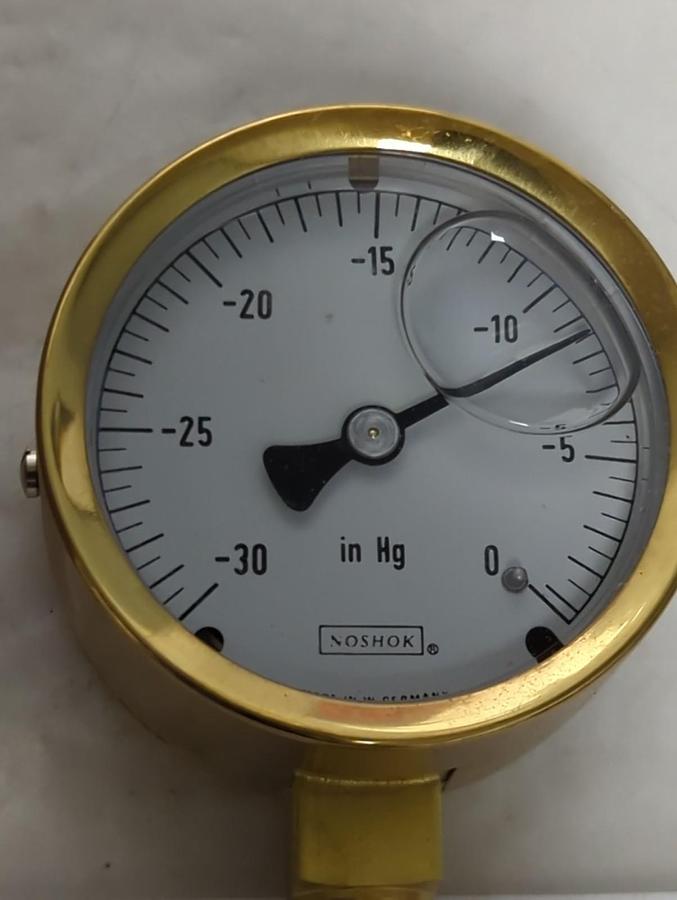 NOSHOK,25.3000.-30,VAC PRESSURE GAUGE 1/4 INCH BOTTOM CONNECTION -30-0 IN HG NOS