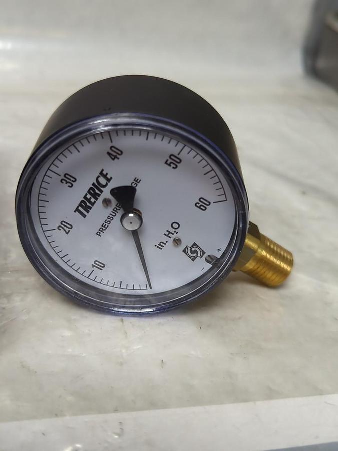 TRERICE,760B2502LT670,2-1/2 IN GUAGE 0-60 IN H20 1/4 IN BOTTOM CONNECTION NOS