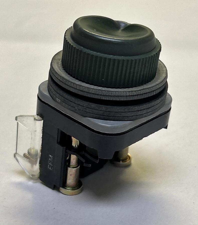 Used ALLEN BRADLEY,800H-R1,GREEN PUSH BUTTON