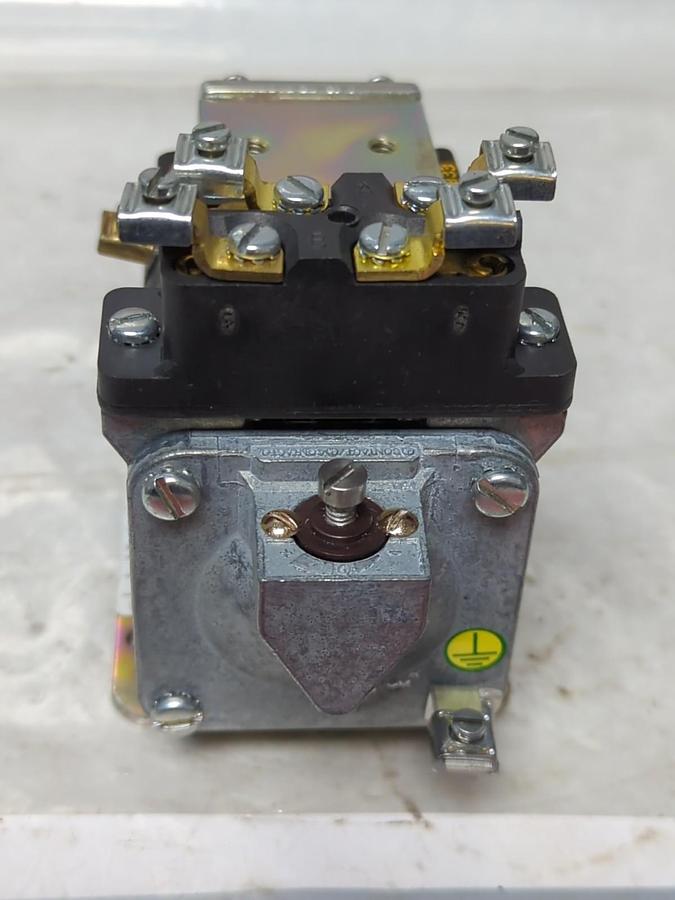 SQUARE D,9050H010E,PNEUMATIC TIMIMG RELAY SERIES A MISSING BOX NOS