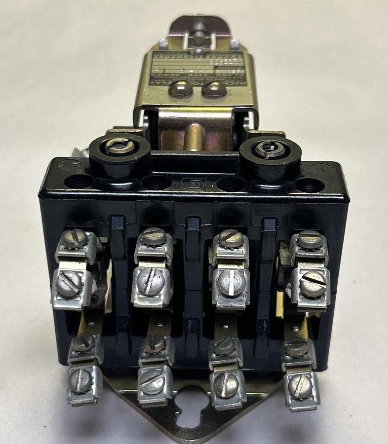 Used SQUARE D,8501A0-40,MACHINE TOOL RELAY 10A 600V