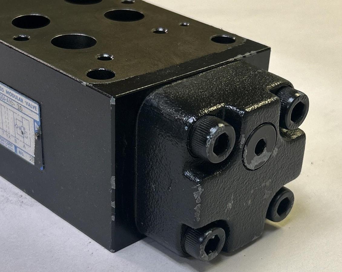 Used NACHI HYDRAULICS,0QH-G04-A1C-10,PILOT OPERATED CHECK MODULAR VALVE