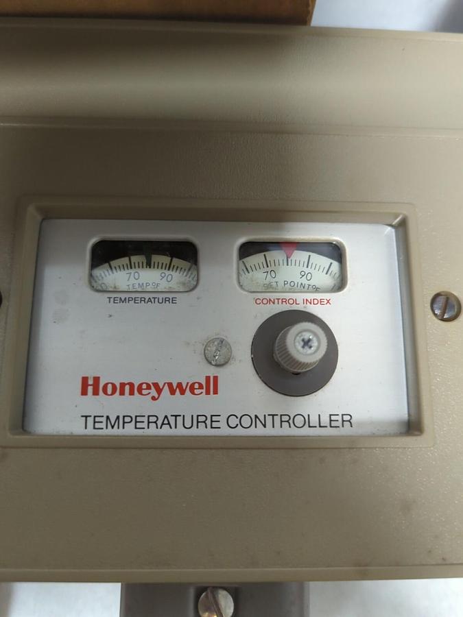 Used HONEYWELL,T654A 1552 2,TEMPERATURE CONTROLLER WITH HARDWARE