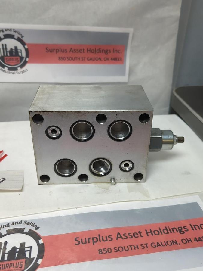 Used SUN HYDRAULICS,IBP,MANIFOLD IEDO-A2 WITH NCEB-LCN CARTRIDGE VALVE USED