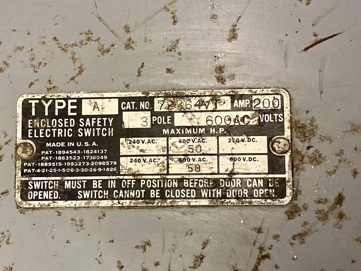 Used Trumbull Electric,72364VT,Enclosed Disconnect Switch 200 Amp
