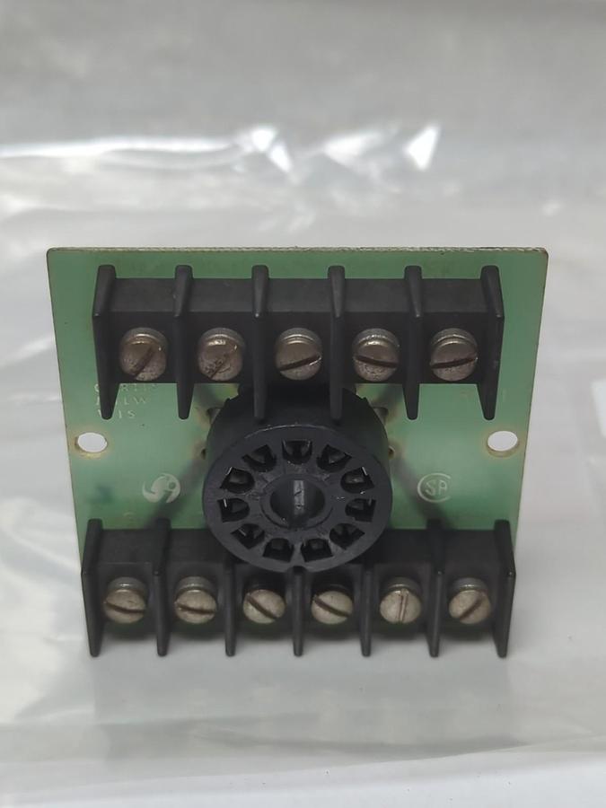Used CURTIS MILW,RSII,SERVO CIRCUIT -RELAY SOCKET PRE-OWNED