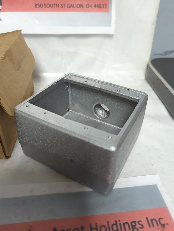 COOPER CROUSE-HINDS,FD32,TWO GANG BOX SIZE 1 INCH NOS