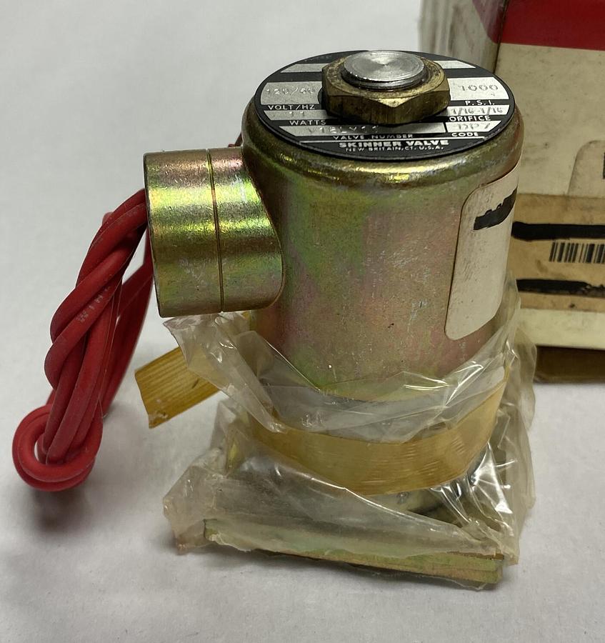 Honeywell,V18LX11AB6A0Z,Skinner Valve NOS