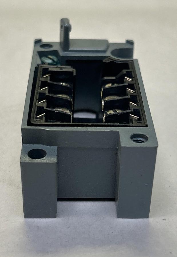 CUTLER-HAMMER,E50RBM,LIMIT SWITCH RECEPTACLE NOS