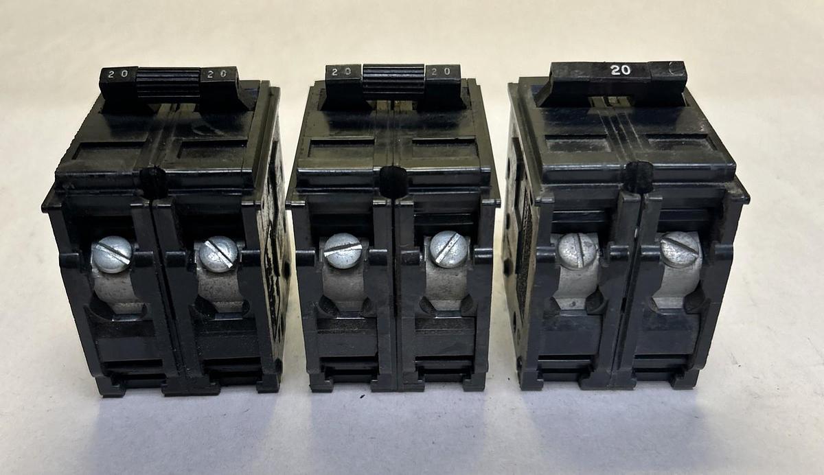 Used MURRAY,MP220,CURCUIT BREAKER 20A 120/240V 2P LOT OF 3