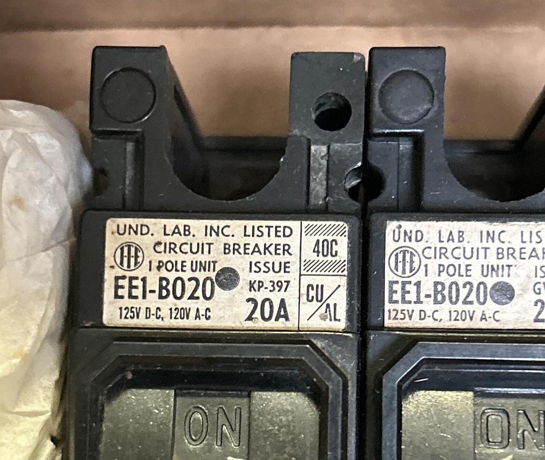 Used ITE,EE1-B020,CIRCUIT BREAKER 20A 120V 1P LOT OF 4