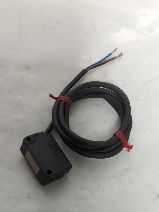 Used KEYENCE,PZ-G102P,PHOTOELECTRIC SENSOR PRE-OWNED