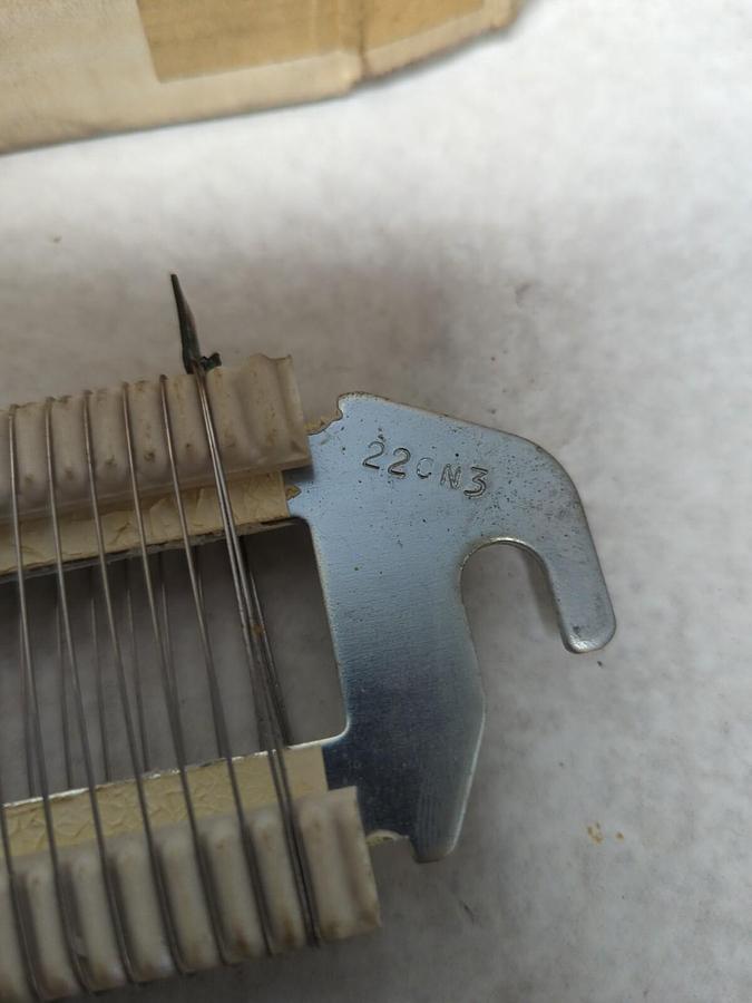 COMMANDER,22CN3,RESISTOR NOS