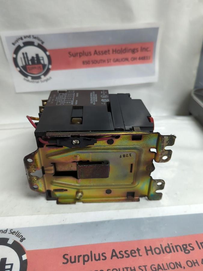 Used SYLVANIA,T13U031,CONTACTOR TYPE TM SIZE 1 27 AMP PRE-OWNED