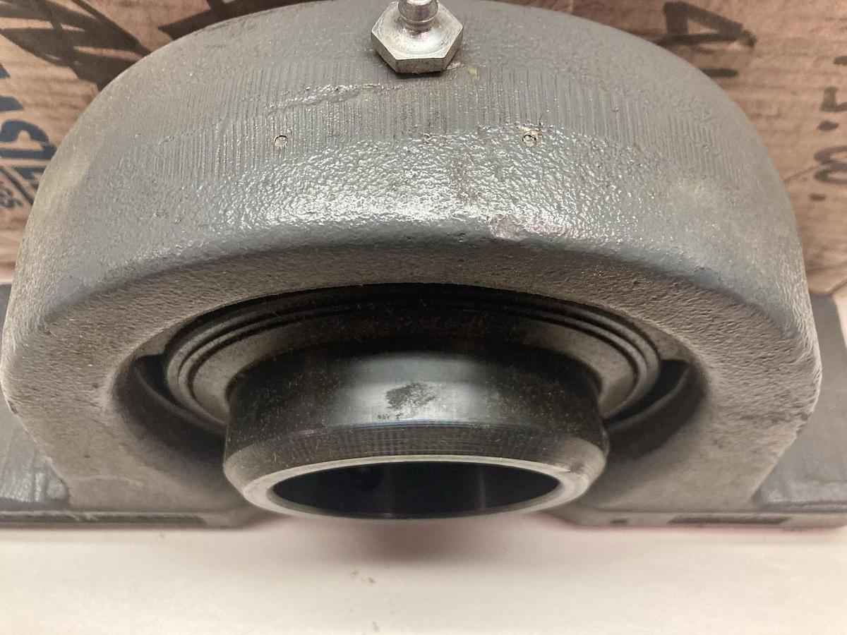 Used SealMaster,3-215D,2-Bolt Pillow Block Ball Bearing Unit 3 Inches