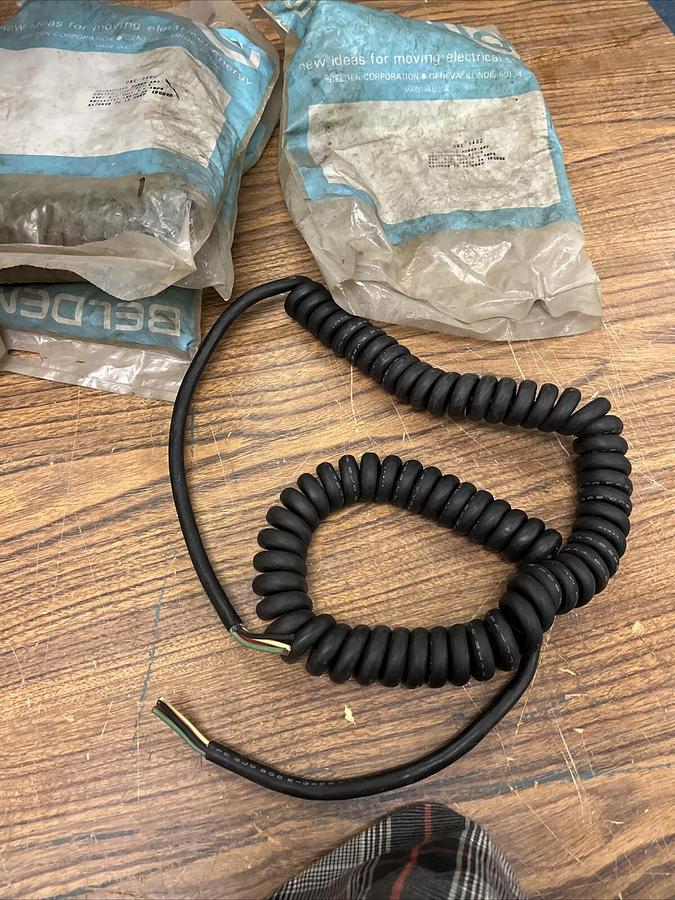 BELDEN,9482,SJO 300V RETRACTILE POWER AND CONTROL CORD 24" EXTENDS  12' LOT OF 4