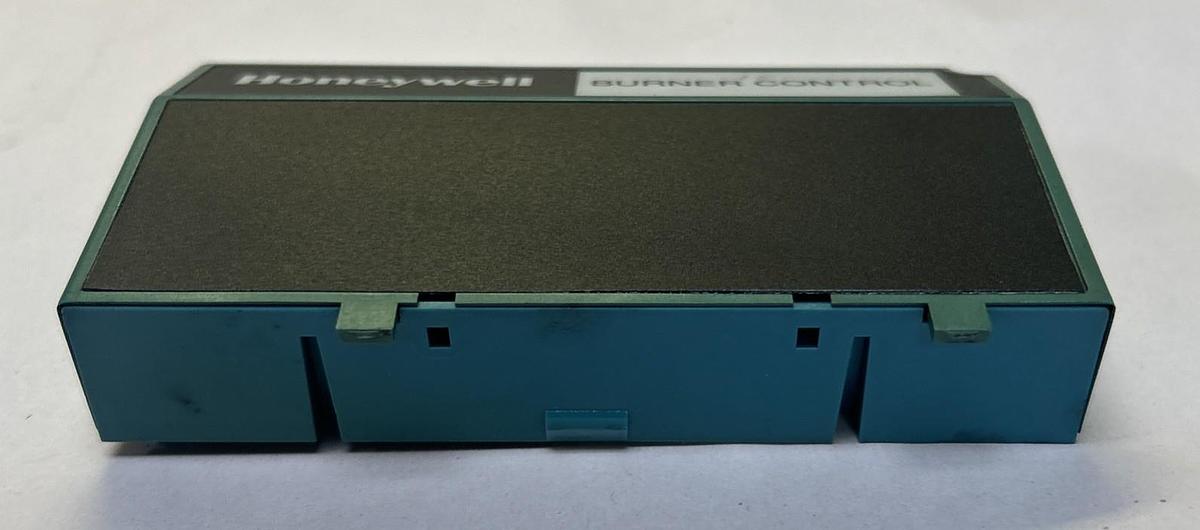 Used HONEYWELL,S7820A1007,REMOTE RESET MODULE