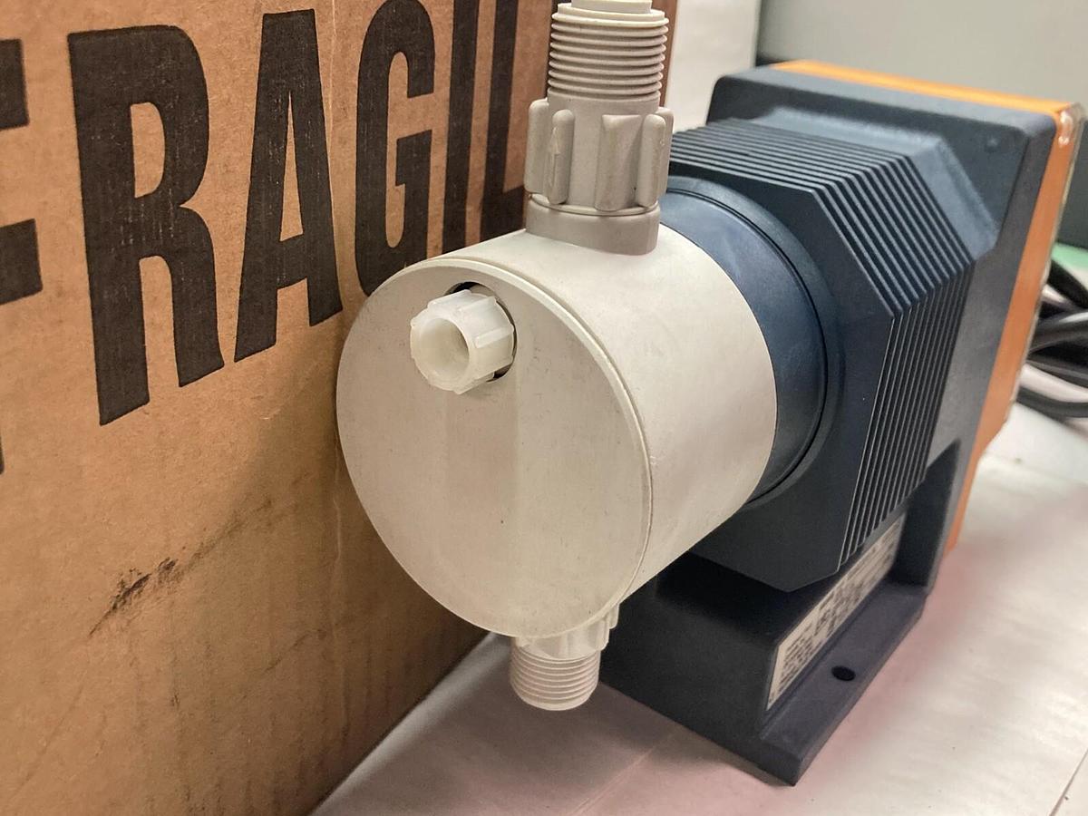 Prominent,G0803PP/W 9201853,Metering Pump 0.81 GPH 116PSI 24V AC/DC