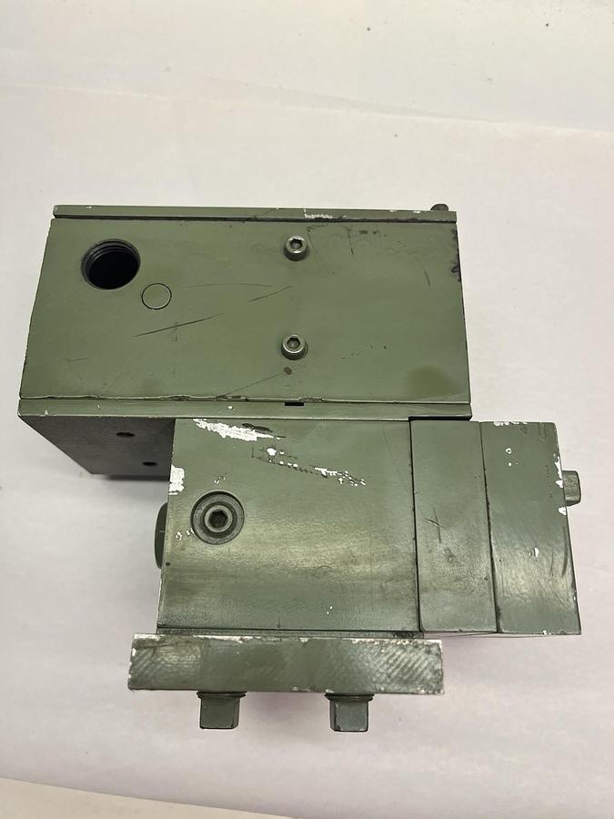 Used NORTH AMERICAN,H1013-059-086,VALVE BLOCK