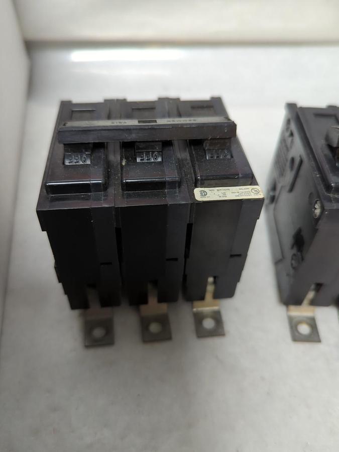 Used CUTLER-HAMMER,BAB3015H,CIRCUIT BREAKER 15 AMP 3-POLE LOT OF 2 PRE-OWNED