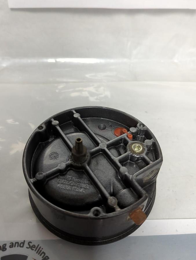 Used MAGNEHELIC,2015,DIFFERENTIAL PRESSURE GAUGE 15PSIG PRE-OWNED