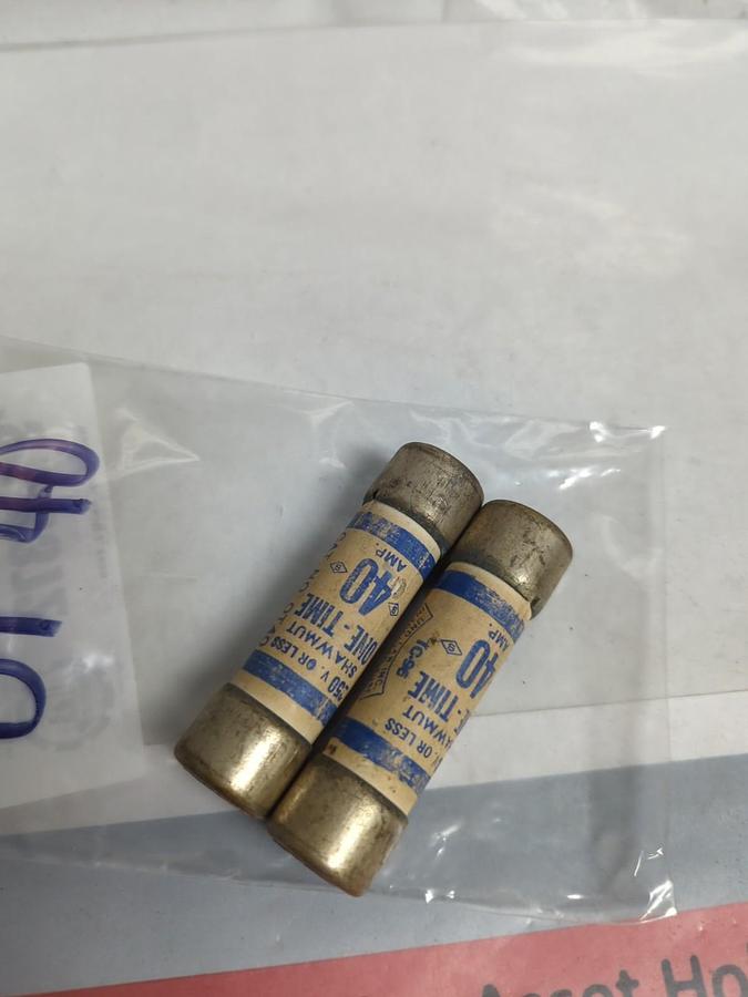 Used SHAWMUT,OT40,ONE TIME 40 AMP FUSE LOT OF 2 PRE-OWNED