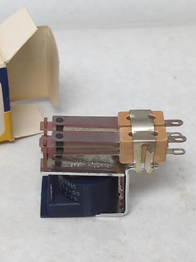 GUARDIAN,900-2C-24A,GENERAL PURPOSE RELAY 24V.A.C 10 AMP NOS