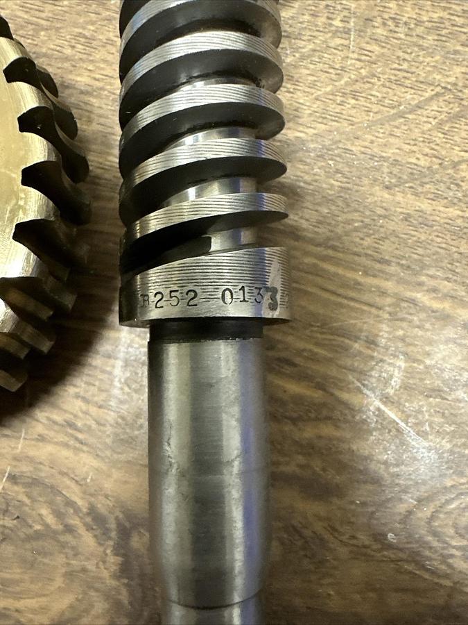 Unknown,252-0135-235,B252-0133-206 15 1/2-1 Ratio Worm and Worm Gear Set