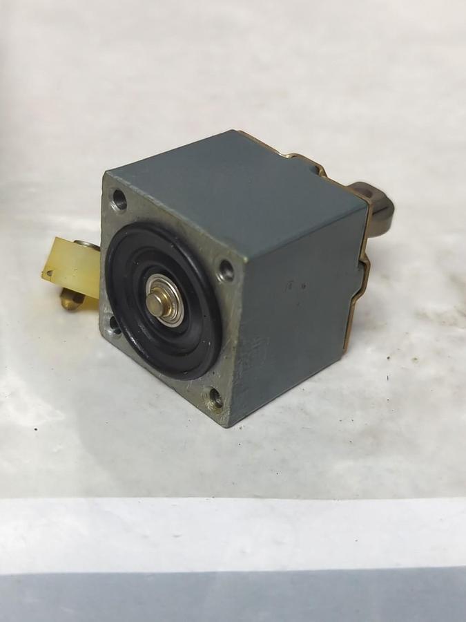 ALLEN BRADLEY,Z-19241,LIMIT SWITCH HEAD NOS