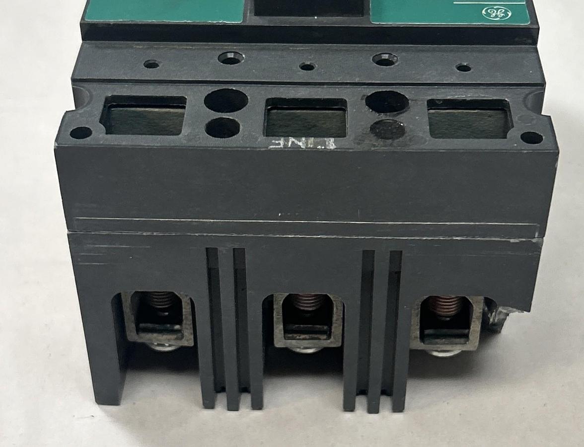 Used GENERAL ELECTRIC,TEC36150,CIRCUIT BREAKER 150A 600V 3P DAMAGED