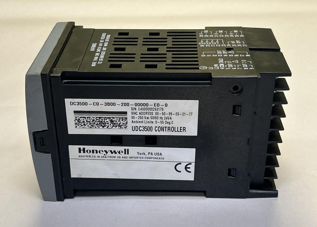 Used HONEYWELL,DC3500-C0-3B00-200-00000-E0-0,UDC3500 CONTROLLER