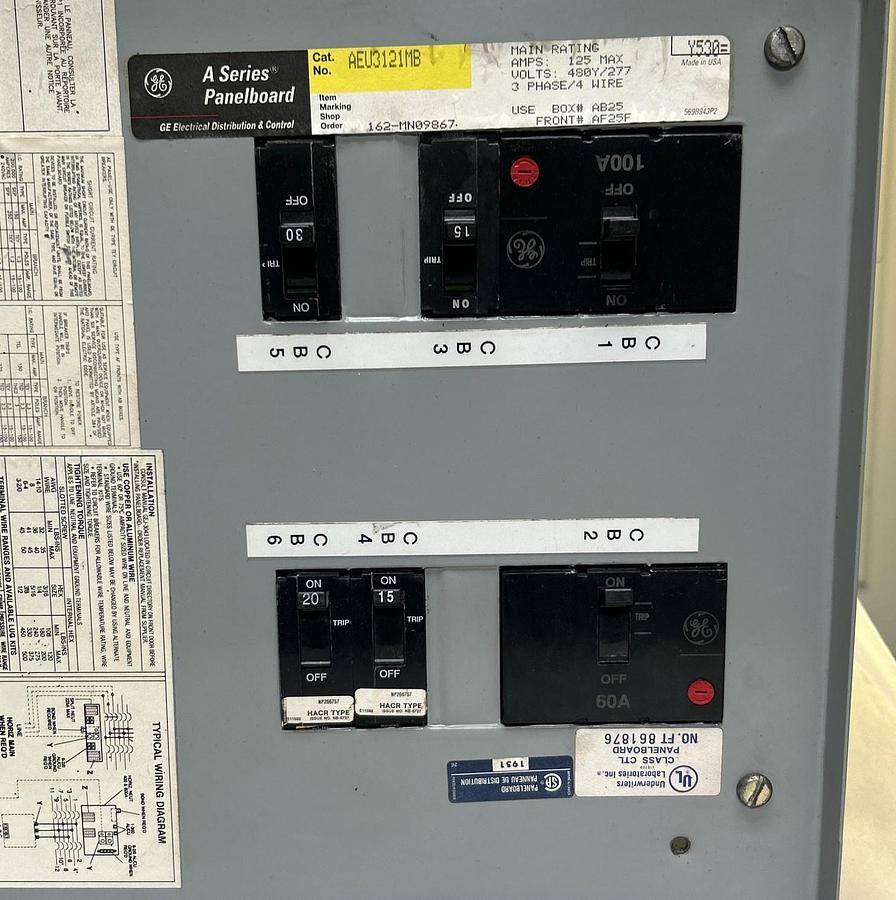 Used GENERAL ELECTRIC,AEU3121MB,PANELBOARD 100A 277V 3PHASE
