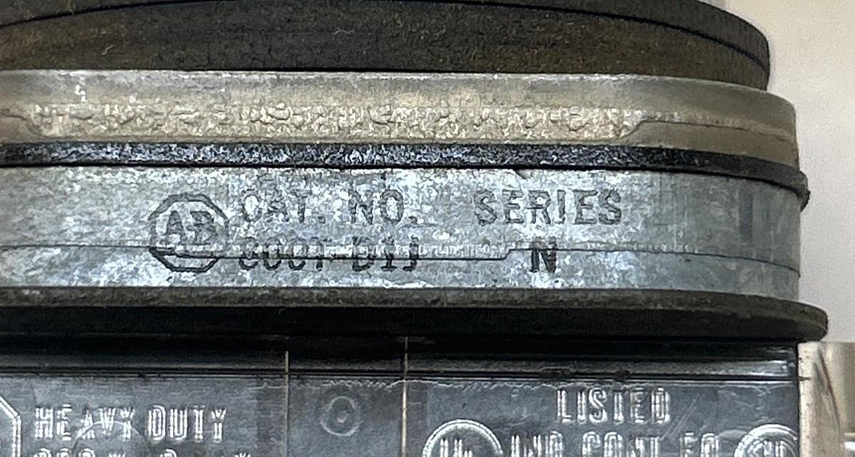 ALLEN BRADLEY,800T-D1J,GREEN PUSH BUTTON NOS