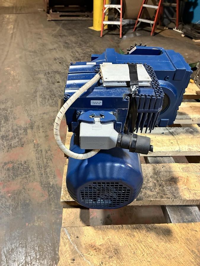 Used SEW EURODRIVE,FA77/G DRE90L4BE2HR/MM15/IV,GEAR MOTOR 1.5kW RATIO 94.93