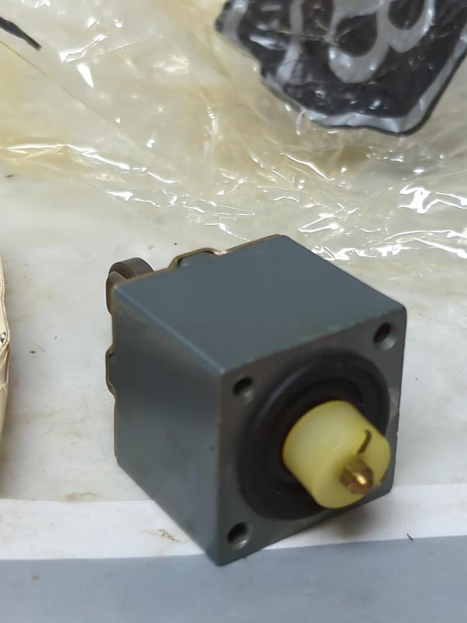 ALLEN-BRADLEY,Z-19241,LIMIT SWITCH HEAD NOS