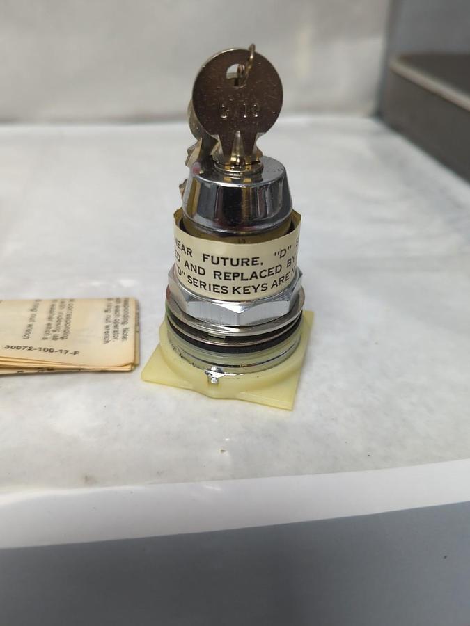 SQUARE D,9001-KS-43K5,KEY OPERATED SELECTOR SWITCH NOS