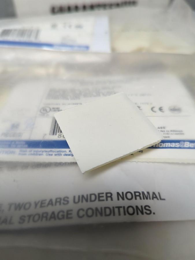 THOMAS&BETTS,TC150X150A-L,TY-RAP ADHESIVE #8 MOUNTING SCREW HOLE LOT OF 60 NOS