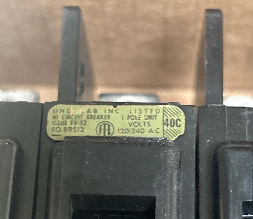 Used ITE,EQ-B9512,CIRCUIT BREAKER 20A 120/240V 1P LOT OF 10