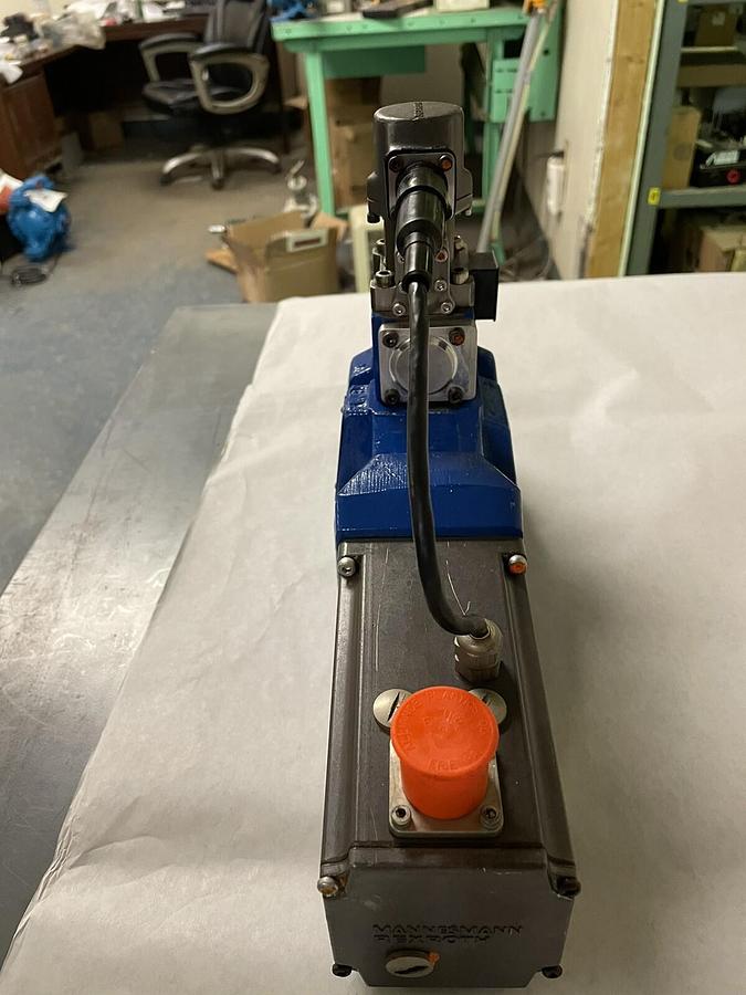 Used REXROTH,4WRDE16Q2-200P-50/6L24Z9/WG021MP,SERVO PROPORTIONAL VALVE