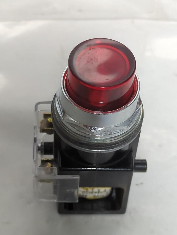 Used FURNAS,52PA4G2,OIL TIGHT RED PILOT LIGHT 120VAC PRE-OWNED