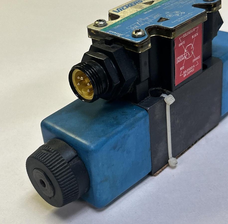 Used VICKERS,DG4V-3S-2C-M-FPA5WL-B5-60,HYDRAULIC DIRECTIONAL CONTROL SOLENOID VALVE