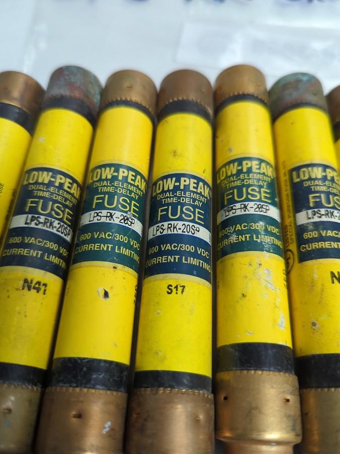 Used COOPER BUSSMANN,LPS-RK-20SP,LOW-PEAK 20 AMP FUSE LOT OF 7 PRE-OWNED